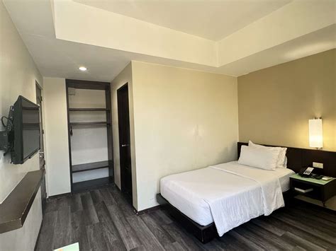 circle inn iloilo city center|Guest Rooms .